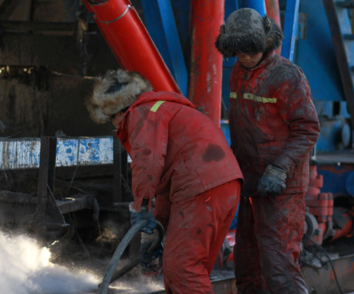 油田工作服為什么是紅色？為什么中石油工人衣服是紅色的？