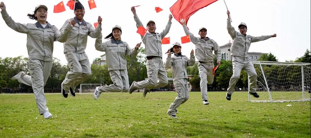 中國中車工作服定制款式圖片賞析