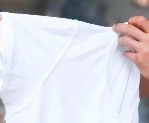 去除衣服機(jī)油味的步驟