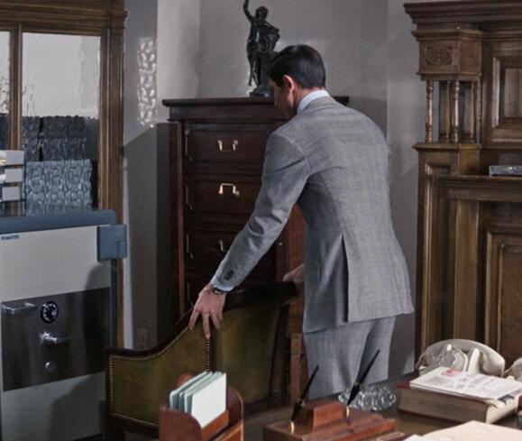 西服雙開叉適合什么人